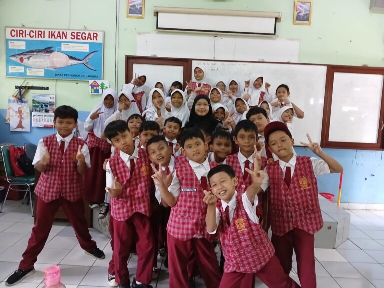 English Funday Sesi Kedua di SDN Cibubur 11: Belajar Bahasa Inggris dengan Ceria!